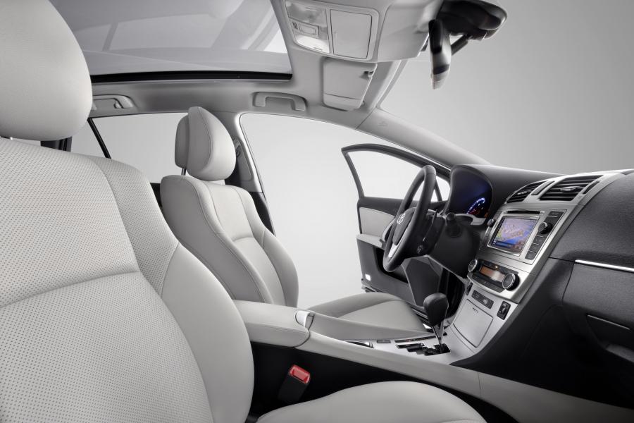  Toyota Avensis Touch and Go Plus 2011 года  (фото 3 из 3)